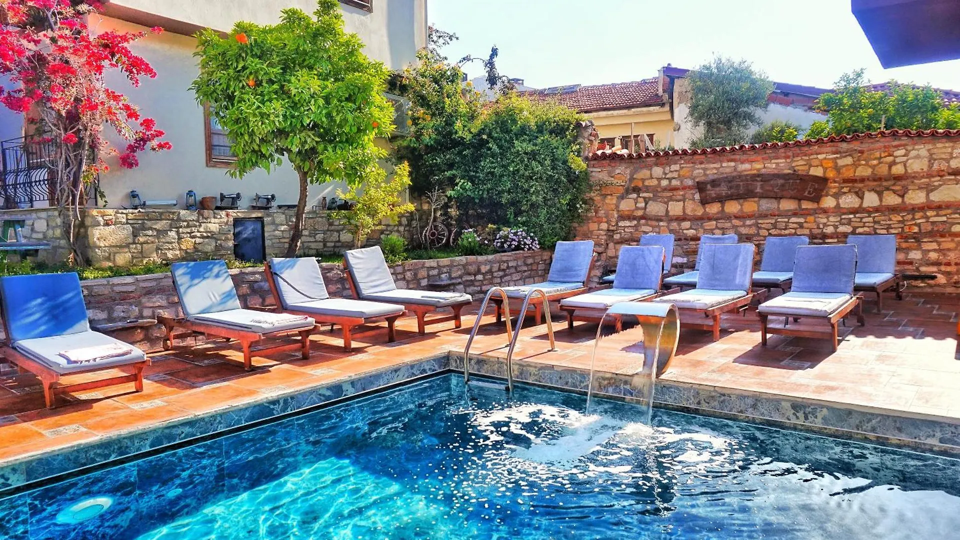 Sezgin Boutique Hotel Кушадасы 2*,  Турция